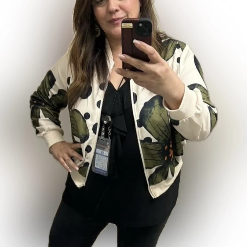 🌻 PLUS Floral Jacket 🌻 - Picture 6 of 7